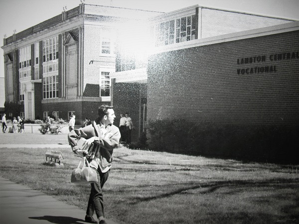 2009 PDHS Scoo; reunion BW Brian departing school on foot