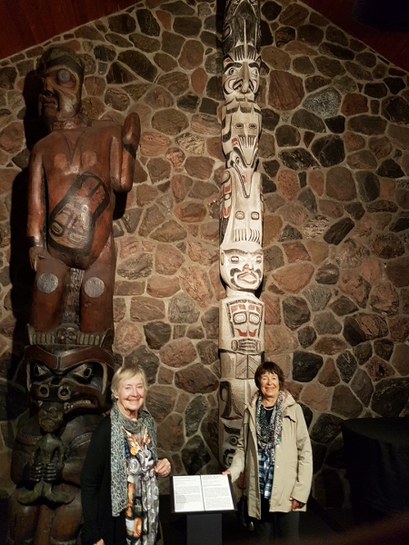 2018
        Blenheim Art Gallery Kathy & Eleanor pose
