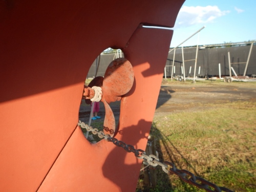 Forward view of Tundras prop
        and enlarged aperture for the larger prop