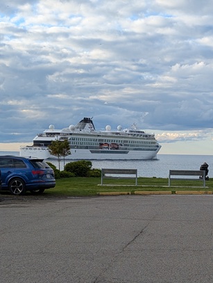 202504_syc_cruiseship_passessouth